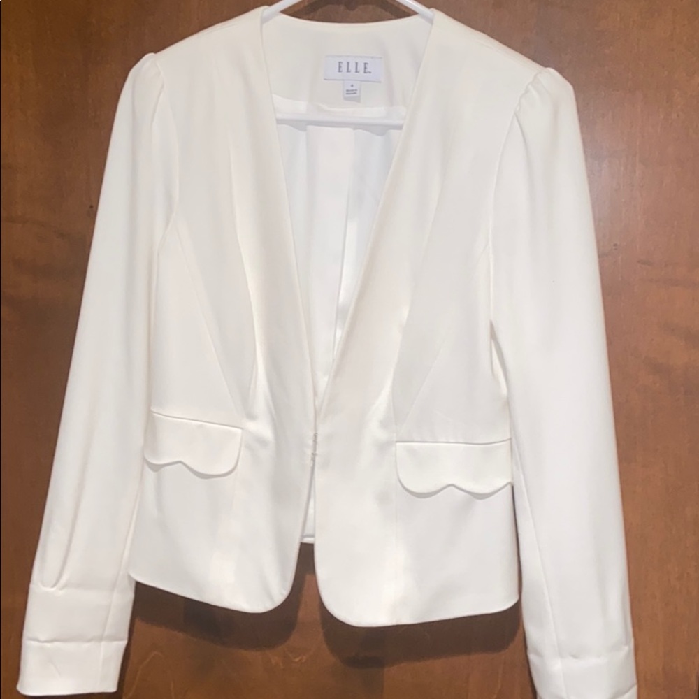 Cream Blazer with scallop accents